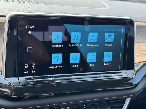 White Pearl 2026 Volkswagen Atlas 2.0T SE w/Technology 4MOTION