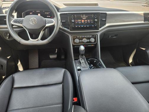 Deep Black 2023 Volkswagen Atlas 3.6L SE w/Technology