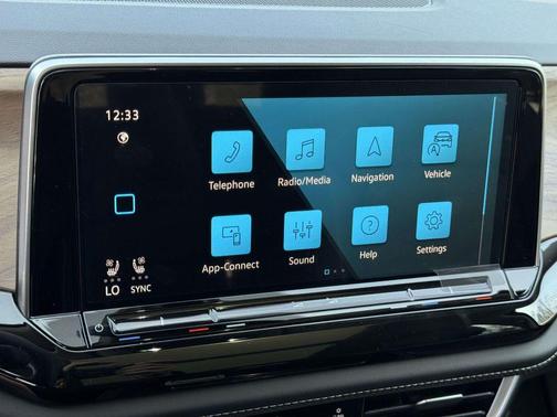 Deep Black Pearl 2026 Volkswagen Atlas 2.0T SE w/Technology 4MOTION