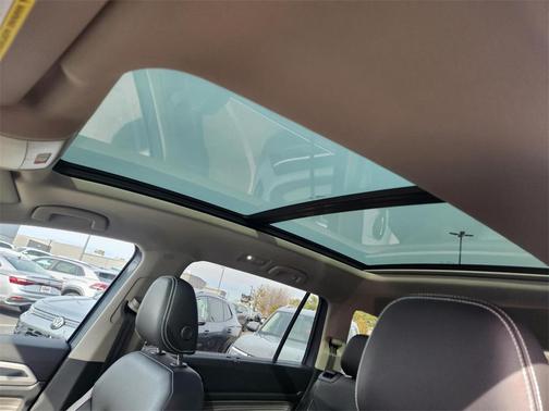 2023 Volkswagen Atlas 3.6L SEL Premium