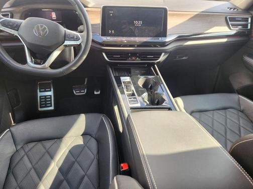 2025 Volkswagen Atlas 2.0T SEL Premium R-Line 4MOTION