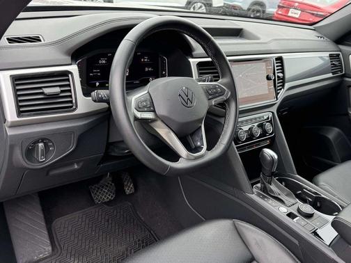 Pyrite Silver Metallic 2022 Volkswagen Atlas Cross Sport 3.6L V6 SEL