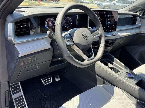 Platinum 2026 Volkswagen Tiguan 2.0T SE R-Line Black 4MOTION