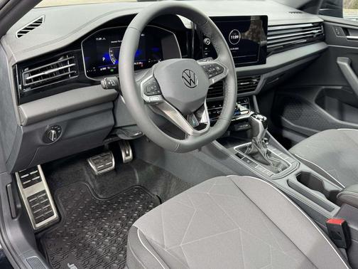 Deep Black Pearl 2026 Volkswagen Jetta 1.4T S