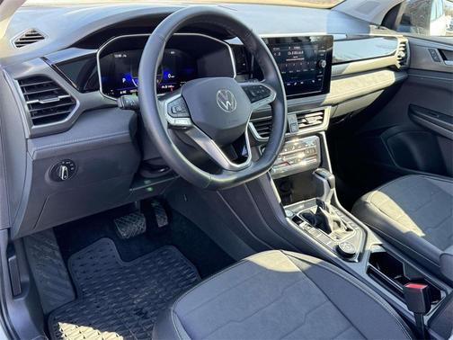 2025 Volkswagen Taos 1.5T SE Black