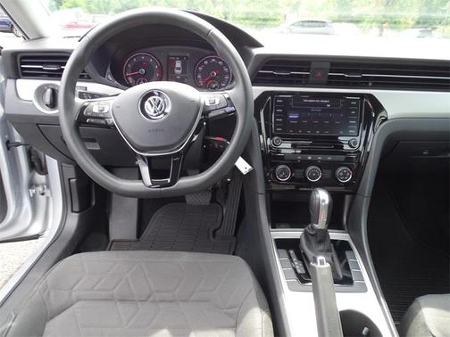 Photo 2 of 30 of 2021 Volkswagen Passat 2.0T S