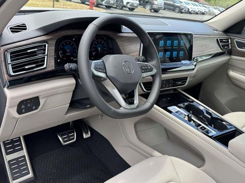 White Pearl 2026 Volkswagen Atlas 2.0T SEL Premium R-Line 4MOTION