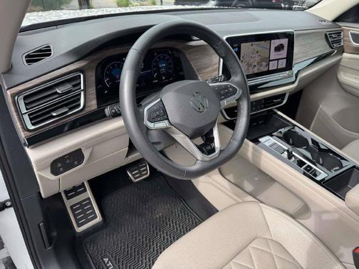 Opal White Pearl Effect 2025 Volkswagen Atlas 2.0T SEL Premium R-Line