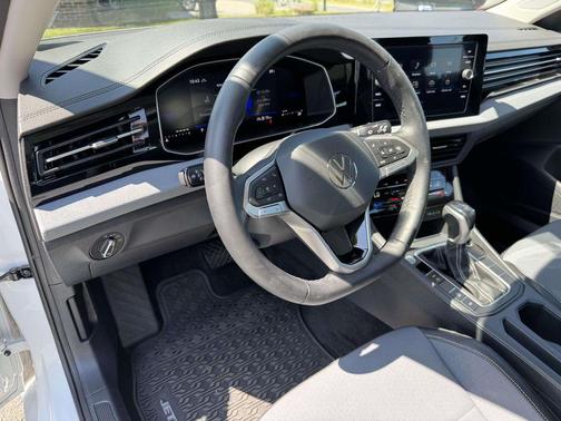 Pure White 2025 Volkswagen Jetta 1.5T SE