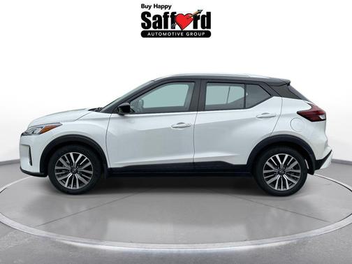 Aspen White Tricoat/Super Black 2022 Nissan Kicks SV