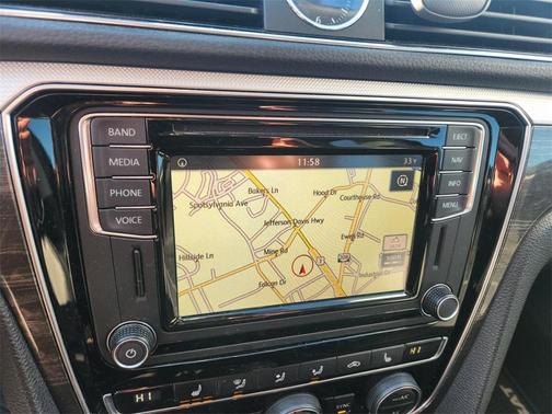 2017 Volkswagen Passat 1.8T SEL Premium