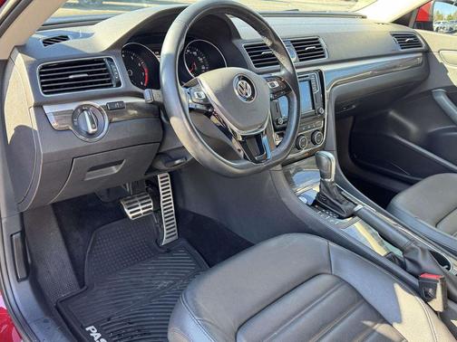 2017 Volkswagen Passat 1.8T SEL Premium