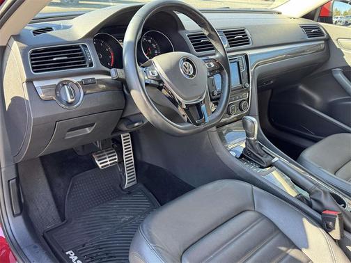 2017 Volkswagen Passat 1.8T SEL Premium