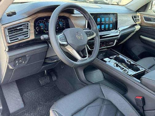 Opal White Pearl 2026 Volkswagen Atlas 2.0T SE W/TECHNOLOGY
