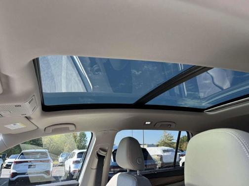 Opal White Pearl 2026 Volkswagen Atlas 2.0T SE W/TECHNOLOGY