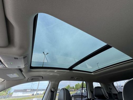 Opal White Pearl 2025 Volkswagen Atlas 2.0T SEL Premium R-Line 4MOTION