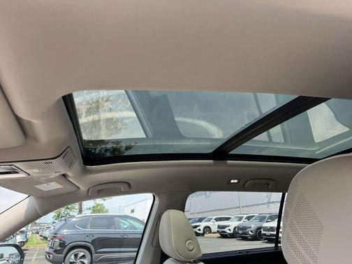 White Pearl 2026 Volkswagen Atlas 2.0T SEL Premium R-Line 4MOTION