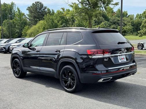 Deep Black 2023 Volkswagen Atlas 3.6L SE w/Technology