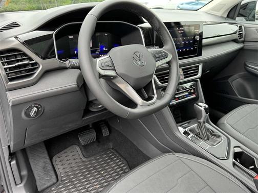 2025 Volkswagen Taos 1.5T SE Black
