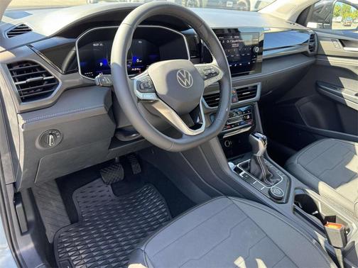 2025 Volkswagen Taos 1.5T SE Black