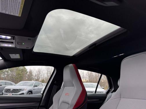 2026 Volkswagen Golf GTI 2.0T SE DSG