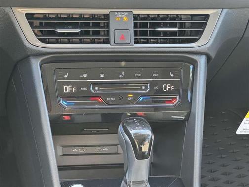 2025 Volkswagen Taos 1.5T SE Black