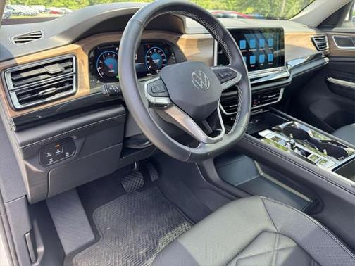 2025 Volkswagen Atlas 2.0T SE w/Technology 4MOTION