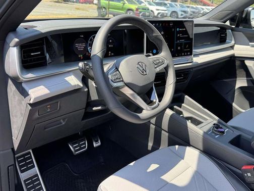 Avocado Green w/Deep Black Roof 2026 Volkswagen Tiguan 2.0T SE R-Line Black