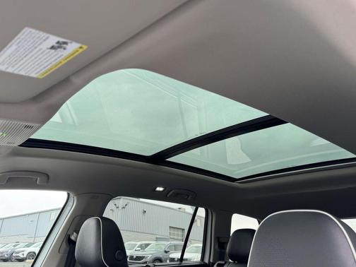 White Pearl 2026 Volkswagen Atlas 2.0T SEL Premium R-Line 4MOTION