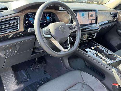 2025 Volkswagen Atlas 2.0T SE w/Technology 4MOTION