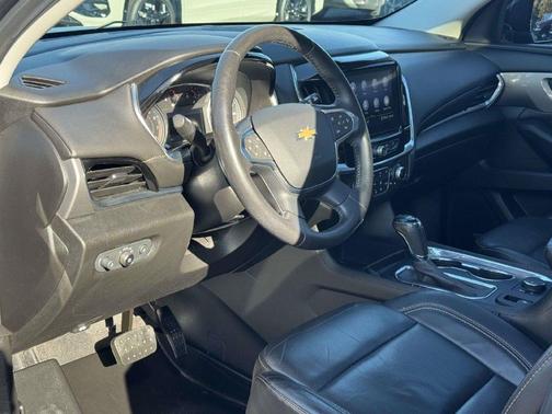 Graphite Metallic 2020 Chevrolet Traverse LT Leather