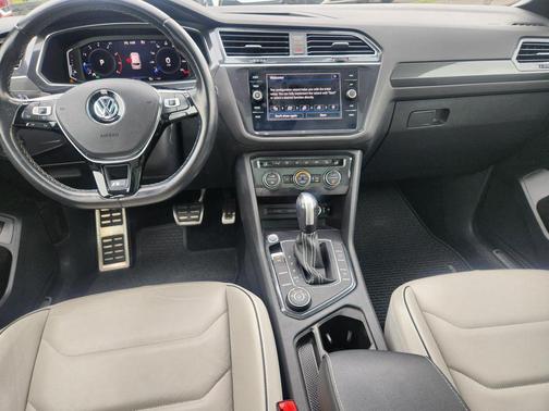 Deep Black Pearl 2021 Volkswagen Tiguan 2.0T SEL R-Line 4MOTION