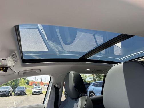 Pure White 2026 Volkswagen Tiguan 2.0T SE