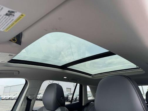 Platinum Gray Metallic 2026 Volkswagen Tiguan 2.0T SE
