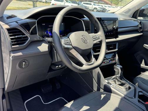 Monument Gray w/Deep Black Roof 2026 Volkswagen Taos SE Black