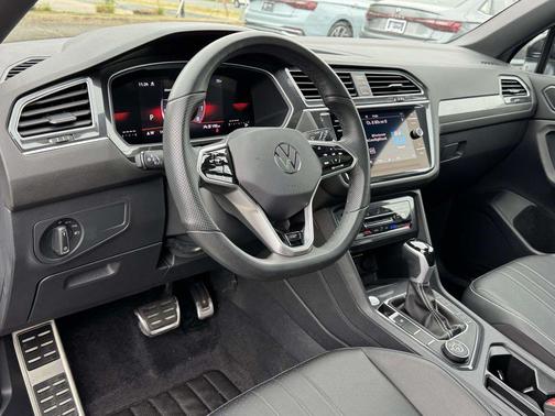 Platinum Gray Metallic 2024 Volkswagen Tiguan 2.0T SE R-Line Black 4MOTION