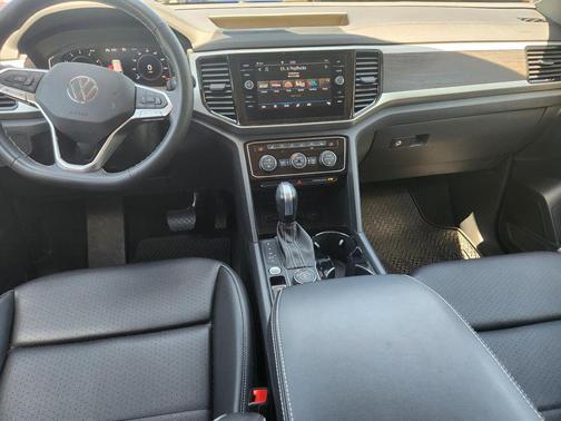 Pure White 2023 Volkswagen Atlas 3.6L SE w/Technology