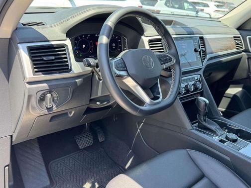 Pure White 2023 Volkswagen Atlas 3.6L SE w/Technology