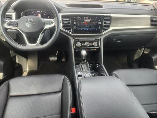 Deep Black Pearl 2023 Volkswagen Atlas 2.0T SE w/Technology 4MOTION