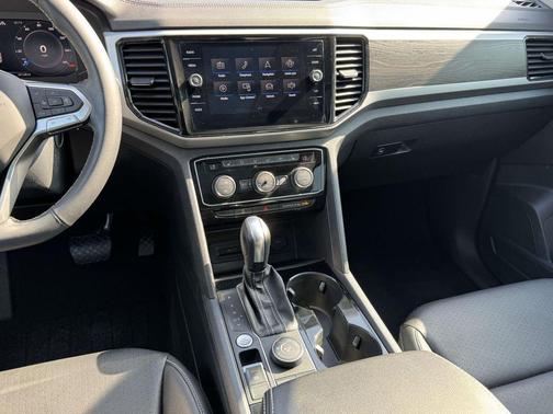 Deep Black Pearl 2023 Volkswagen Atlas 2.0T SE w/Technology 4MOTION