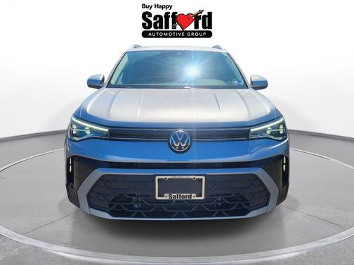 Pyrite Silver Metallic 2025 Volkswagen Taos 1.5T SE