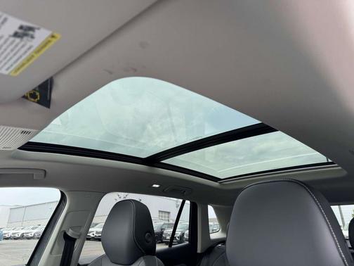 Platinum 2026 Volkswagen Tiguan 2.0T SE