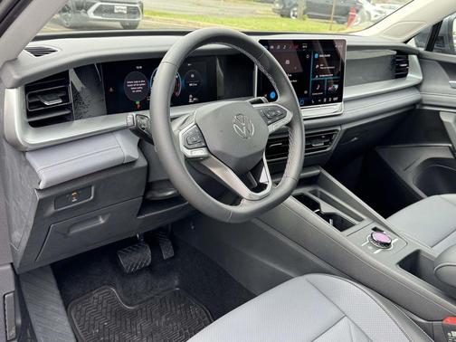 Platinum 2026 Volkswagen Tiguan 2.0T SE