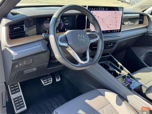 2025 Volkswagen Tiguan 2.0T SEL R-Line 4MOTION