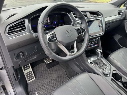 Pyrite Silver Metallic 2024 Volkswagen Tiguan 2.0T SE R-Line Black 4MOTION