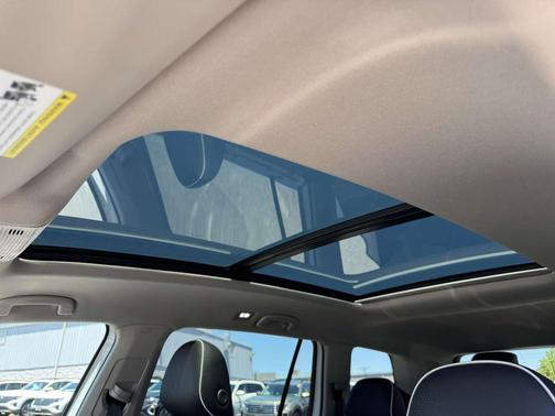 White Pearl 2026 Volkswagen Atlas 2.0T SEL Premium R-Line 4MOTION