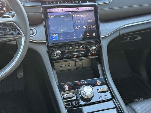 Diamond Black 2023 Jeep Grand Cherokee Overland
