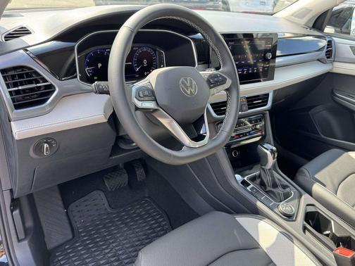 2025 Volkswagen Taos 1.5T SEL