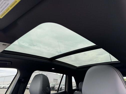 sandstone 2026 Volkswagen Tiguan 2.0T SE R-Line Black 4MOTION