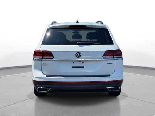 Pure White 2022 Volkswagen Atlas 2.0T SE